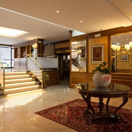 Lvg Collection - Il Chiostro 3* فيربانيا
